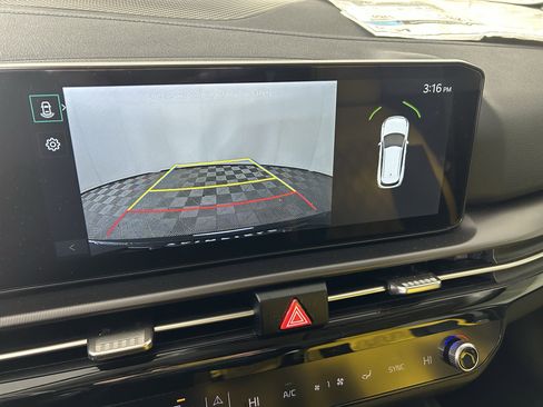 New 2026 Kia Sportage EX w/ EX Panorama Roof Package image 5