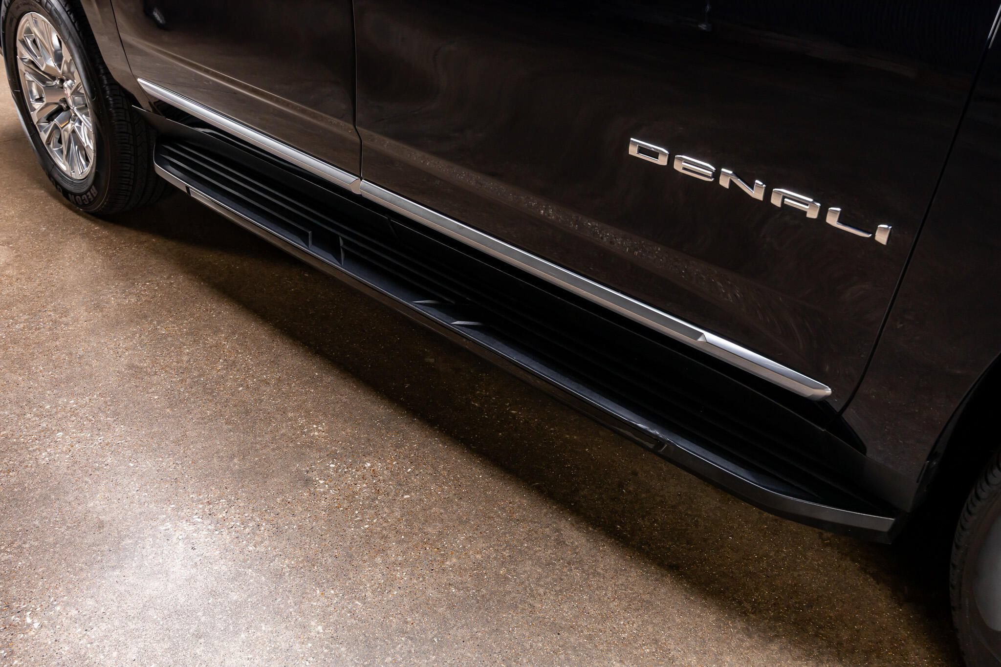 Used 2021 GMC Yukon XL Denali RWD image 12