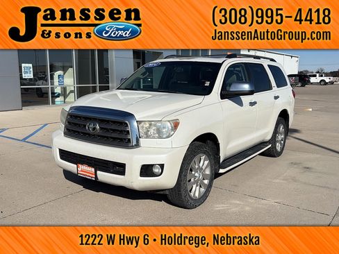 Used 2014 Toyota Sequoia Platinum image 2