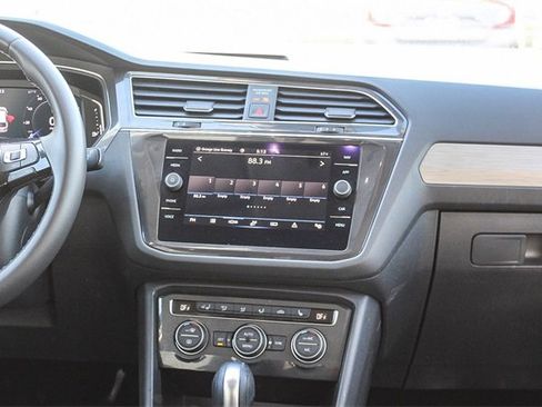 Used 2021 Volkswagen Tiguan SEL image 18