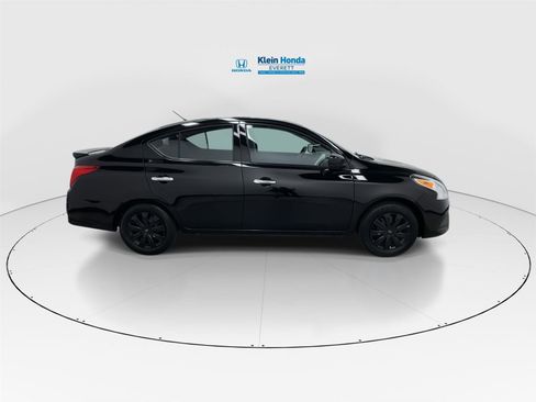 Used 2018 Nissan Versa SV FWD image 3