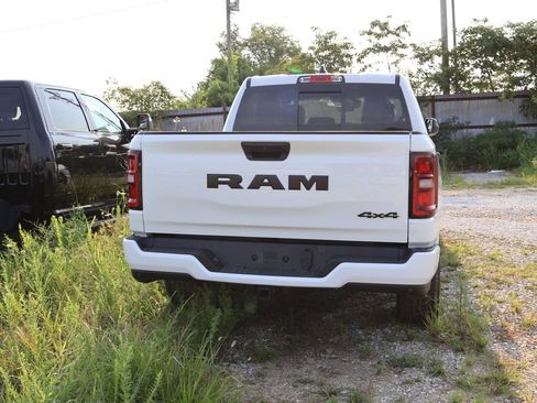 New 2026 RAM 1500 Express AWD/4WD image 18