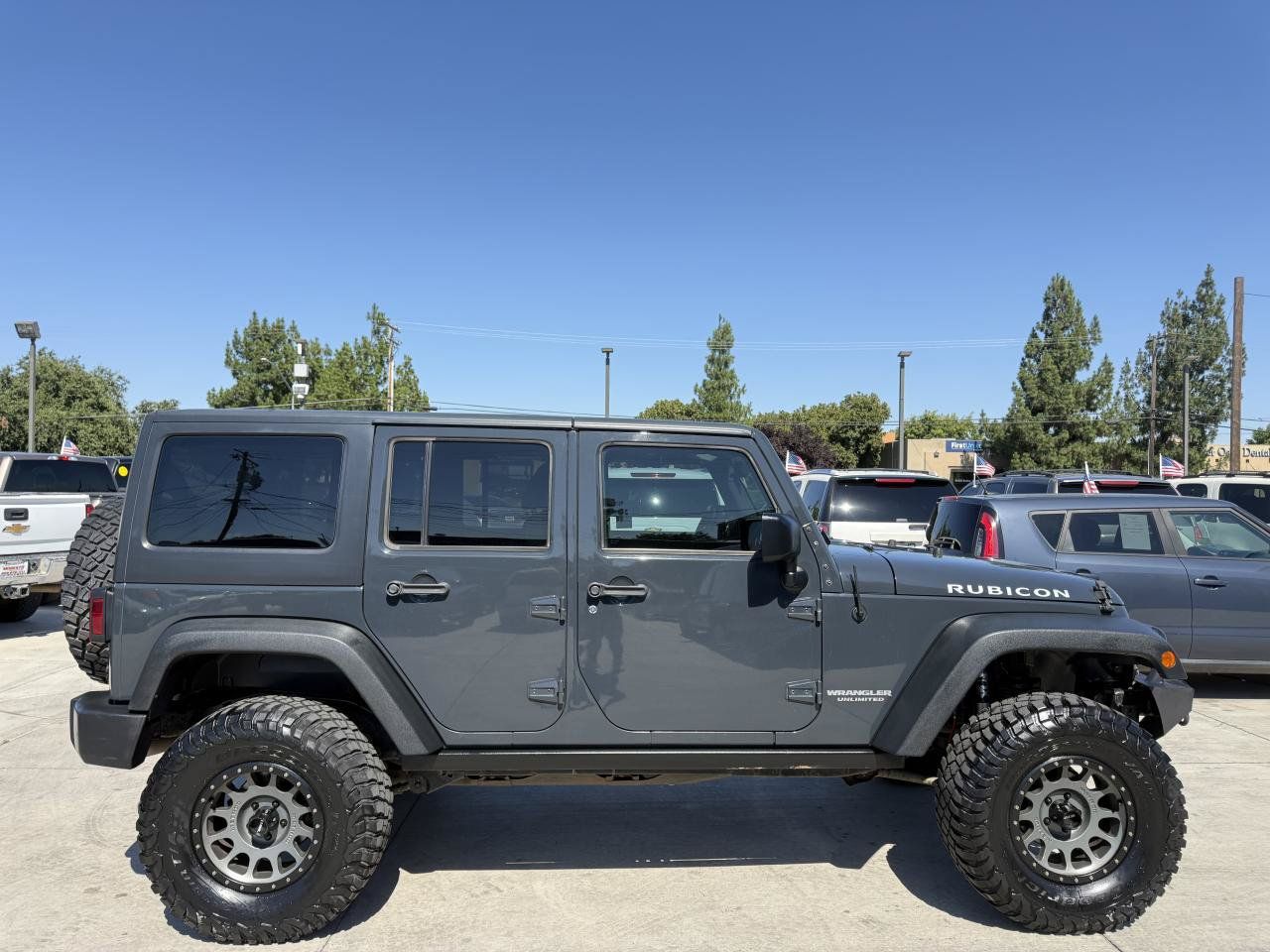 Used 2017 Jeep Wrangler Unlimited Rubicon w/ Cold Weather Group AWD/4WD image 2