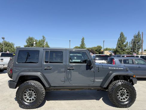 Used 2017 Jeep Wrangler Unlimited Rubicon w/ Cold Weather Group AWD/4WD image 2