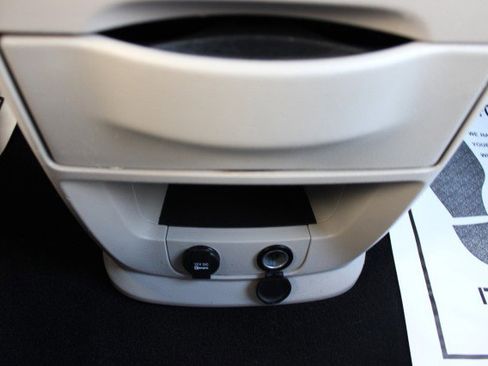 Used 2016 Chrysler Town & Country Touring w/ Driver Convenience Group image 38