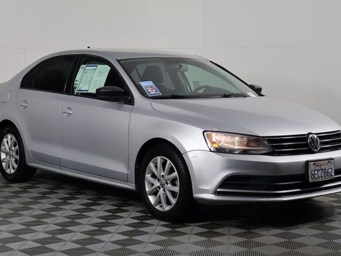Used 2015 Volkswagen Jetta SE image 3