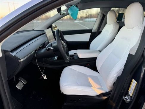 Used 2021 Tesla Model Y Long Range AWD/4WD image 9