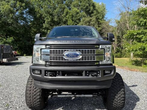 Used 2017 Ford F250 Lariat w/ Lariat Value Package AWD/4WD image 10