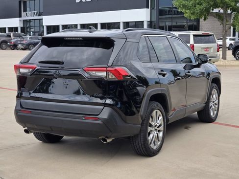 Used 2022 Toyota RAV4 XLE Premium FWD image 4