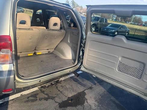 Used 2002 Toyota RAV4 4WD w/ Quick-Order Pkg image 8