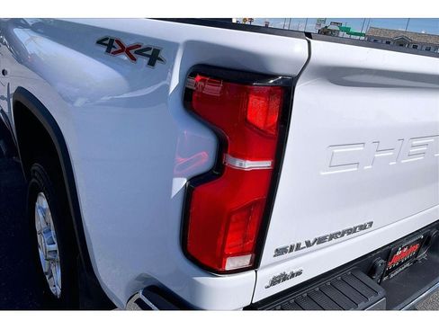 Used 2025 Chevrolet Silverado 3500 LTZ AWD/4WD image 31