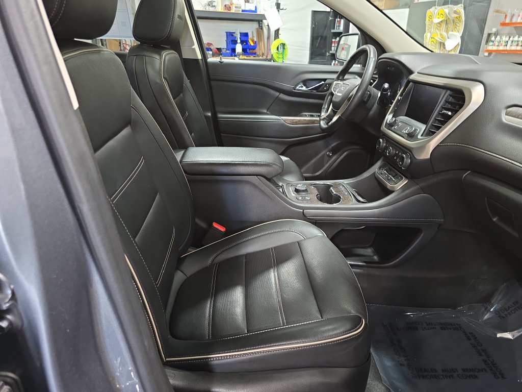 Used 2022 GMC Acadia Denali w/ Denali Ultimate Package AWD/4WD image 10