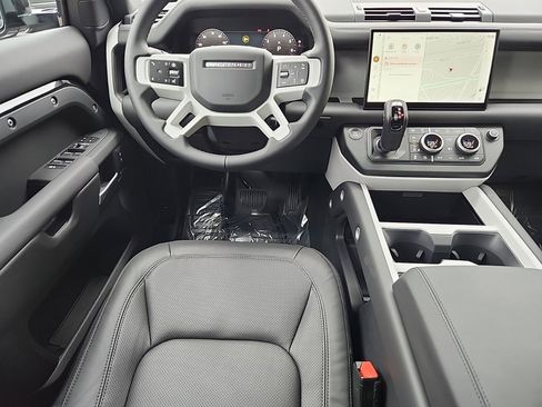 New 2025 Land Rover Defender 110 X-Dynamic SE image 4
