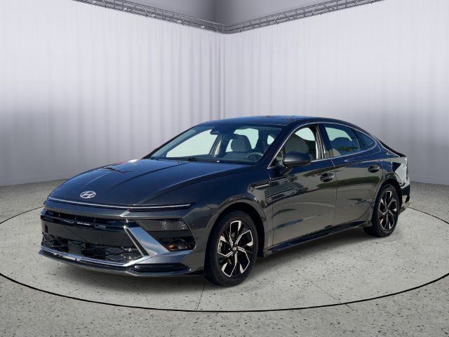 Used 2025 Hyundai Sonata SEL FWD image 2