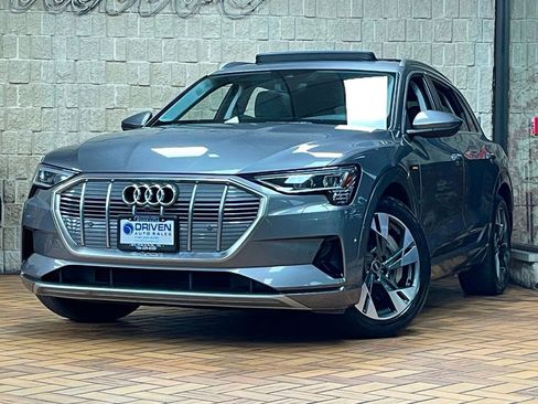 Used 2021 Audi e-tron Premium Plus w/ Premium Plus Package image 2