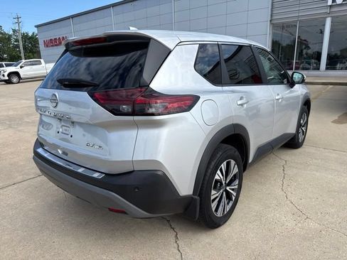 Used 2022 Nissan Rogue SV AWD/4WD image 9