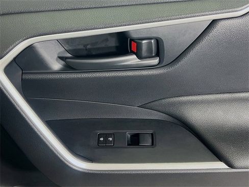 Used 2025 Toyota RAV4 LE image 31