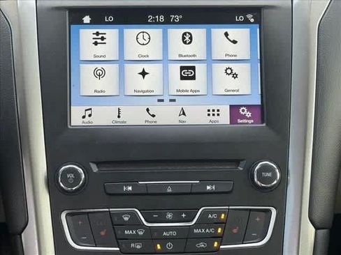 Used 2018 Ford Fusion SE w/ Fusion SE Technology Package FWD image 10