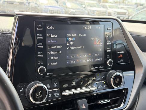 Used 2022 Toyota Highlander XLE FWD image 12
