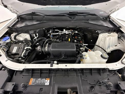 Used 2024 Ford Explorer XLT w/ Equipment Group 202A RWD image 32