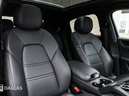 Used 2021 Porsche Cayenne S image 36