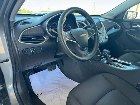 Used 2023 Chevrolet Malibu LT FWD image 17