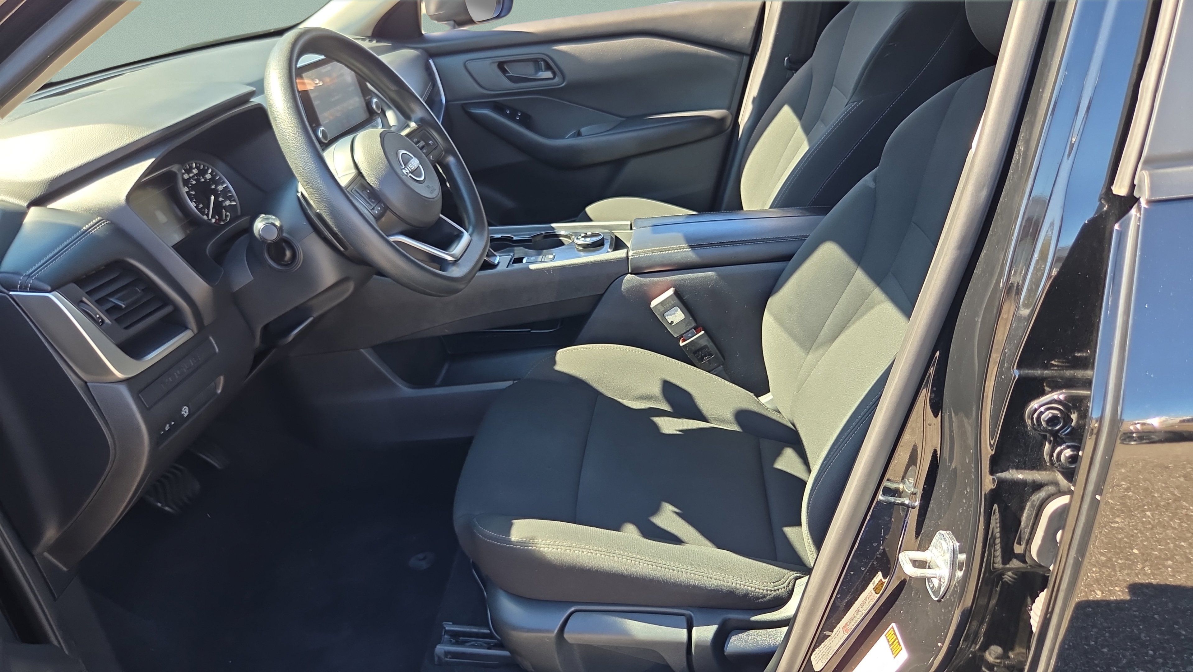 Used 2024 Nissan Rogue S AWD/4WD image 10