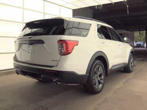 Used 2024 Ford Explorer XLT w/ Equipment Group 202A AWD/4WD image 5