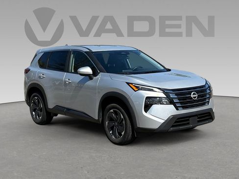 Used 2025 Nissan Rogue SV image 1