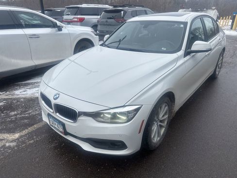 Used 2017 BMW 320i xDrive Sedan image 2