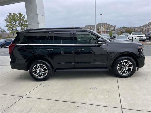 Used 2025 Ford Expedition Active image 5