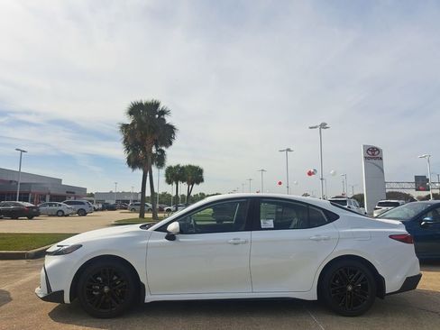 New 2026 Toyota Camry SE image 8