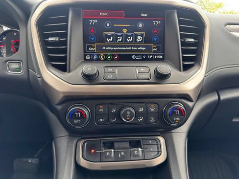 Used 2021 GMC Acadia Denali w/ Denali Technology Package FWD image 12