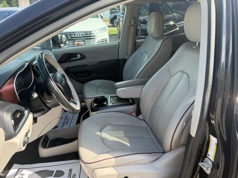 Used 2020 Chrysler Pacifica Limited w/ Advanced Safetytec Group image 17