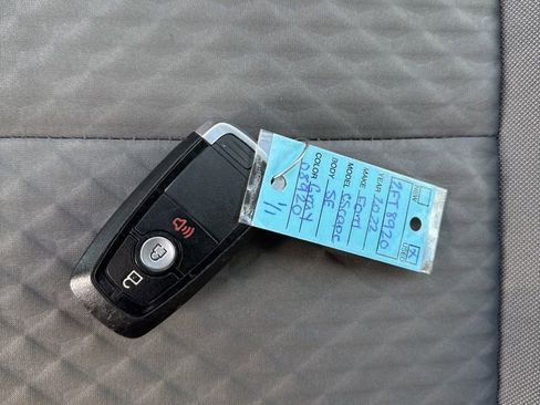 Used 2022 Ford Escape SE image 32