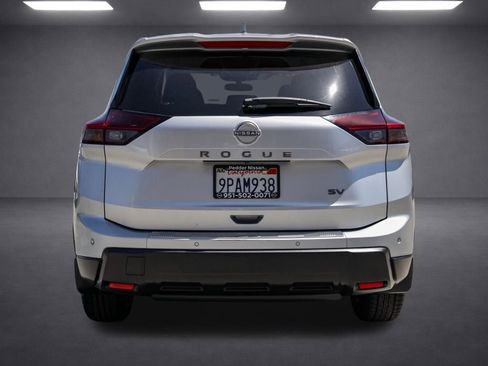 Used 2024 Nissan Rogue SV FWD image 5
