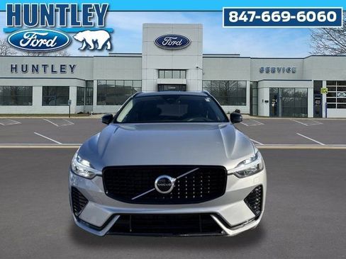 Used 2025 Volvo XC60 B5 Core image 3