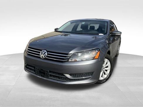 Used 2014 Volkswagen Passat Wolfsburg Edition image 9