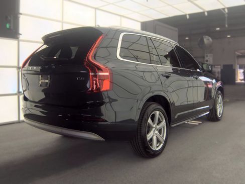 Used 2022 Volvo XC90 T5 Momentum AWD/4WD image 3