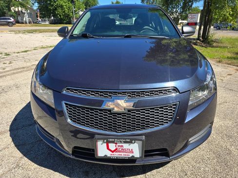 Used 2014 Chevrolet Cruze LS FWD image 2