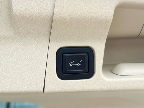 Used 2022 GMC Acadia Denali w/ Denali Ultimate Package image 13