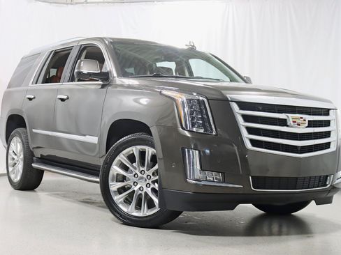 Used 2020 Cadillac Escalade Luxury AWD/4WD image 7