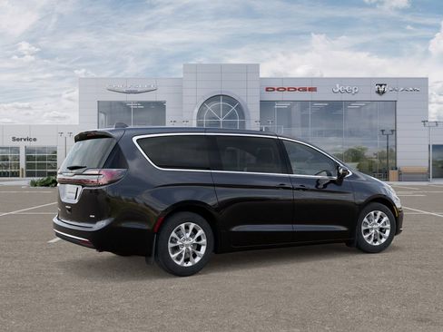 New 2026 Chrysler Pacifica Select AWD/4WD image 4