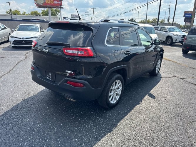 Used 2018 Jeep Cherokee Latitude w/ Cold Weather Group FWD image 5