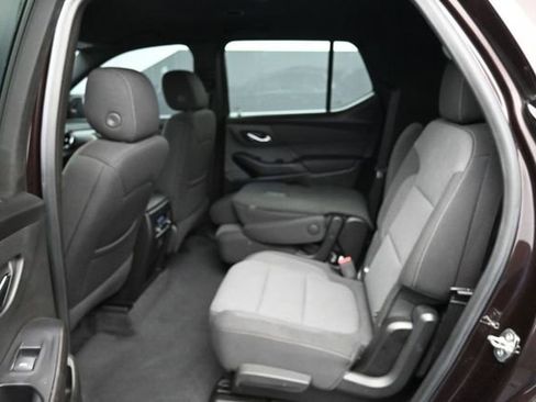 Used 2022 Chevrolet Traverse LT FWD image 6