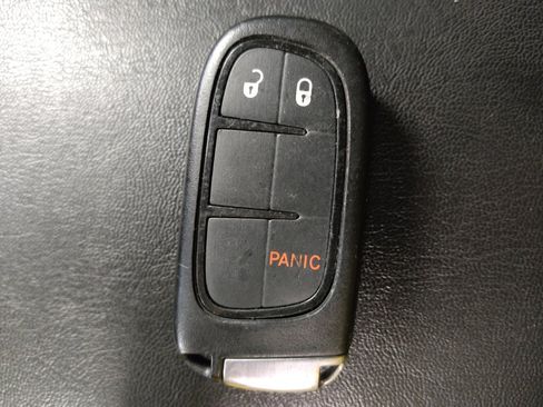 Used 2020 Jeep Cherokee Latitude Plus image 32