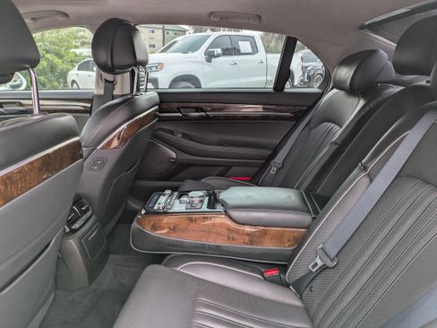 Used 2017 Genesis G90 3.3T Premium image 13