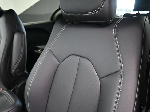 New 2027 Chrysler Pacifica Select FWD image 14