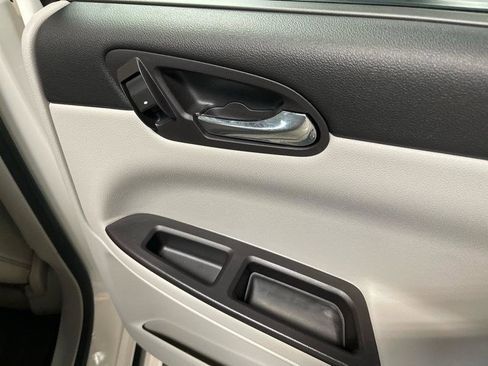 Used 2009 Chevrolet Impala SS w/ Convenience Package image 44