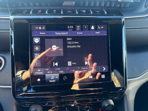 Used 2024 Jeep Grand Cherokee L Altitude RWD image 22